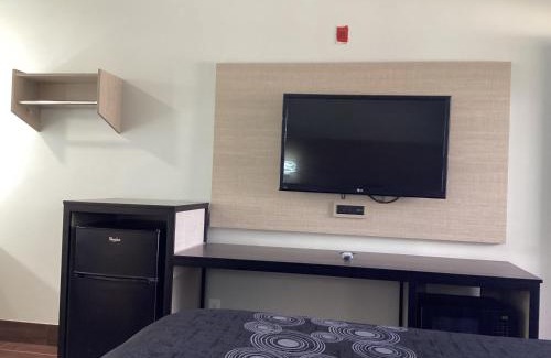 Ontario Hotel | Mayfair Inn Onratio Airport & Convention Center