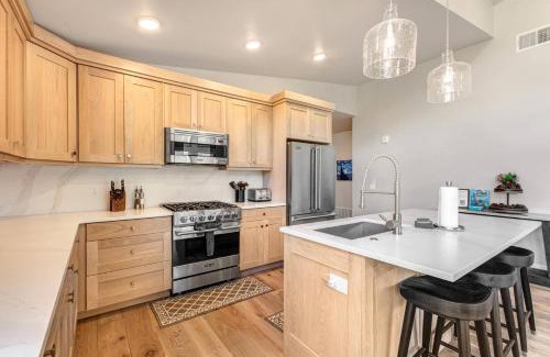 Park City Apartment | Mayflower Lakeside 1114-302 by Moose Management