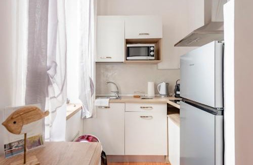 Rapallo Apartment | MAZZINI12 RAPALLO, Elegant Central Apartment, Air Conditioning, Wi-Fi, Just 100 mt from the Public Beach, the Ideal Choice for a Relaxing and Exciting Coastal Escape, private garage available on request at 20,00 per night