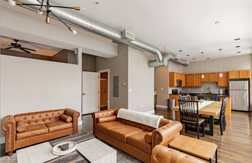 Wholesale District Apartment | McOuat Place 7A - Luxury 1 Bed Downtown Indy Apartment Prime Location