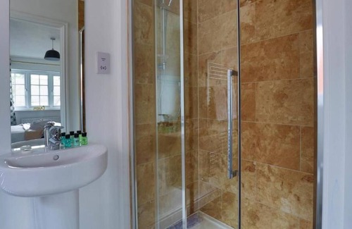 Coed-Y-Paen House | Meadow House by Tŷ SA