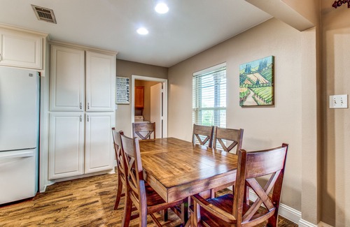 McKinney House | Meadow Retreat- Country feel with city conveniences