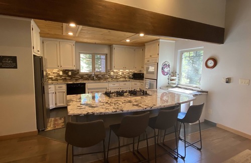 Country Club Estates House | Meadow Vale Lodge - Great house - Forest & Mtn Views