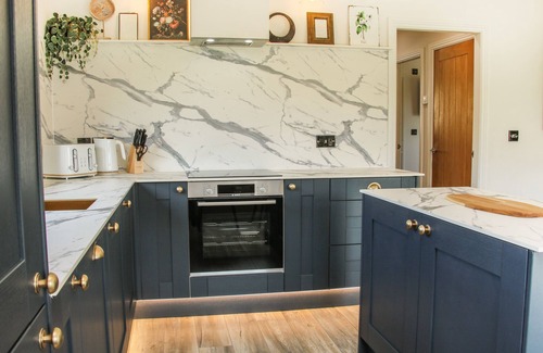 Meifod Cottage | MEADOW VIEW, luxury holiday cottage, with hot tub in Meifod, Powys