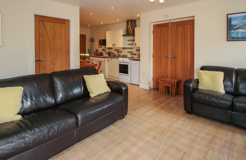Mold Cottage | MEADOW VIEW, pet friendly, with open fire in Llanarmon-Yn-Ial