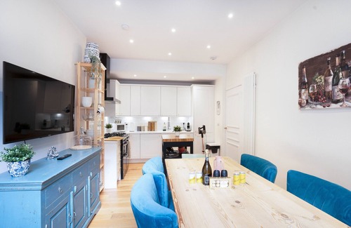 Gifford Apartment | Meadowbank Residence 3bed