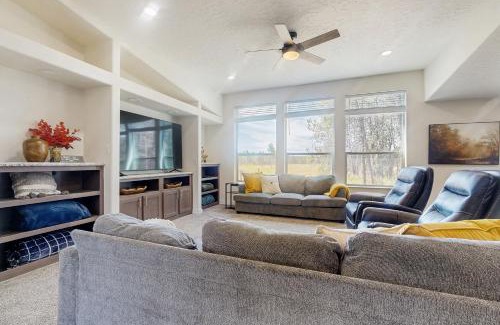 Fir Grove Estates House | Meadowpine Retreat