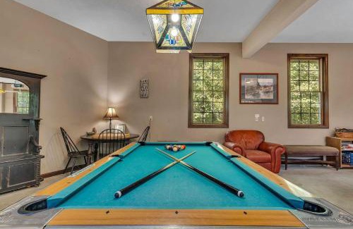 Blue Eye Cabin | Meadows Edge Lodge with GameRoom