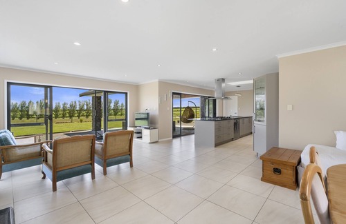 Dyerville House | Meadowscape Hideaway - Martinborough Holiday Home