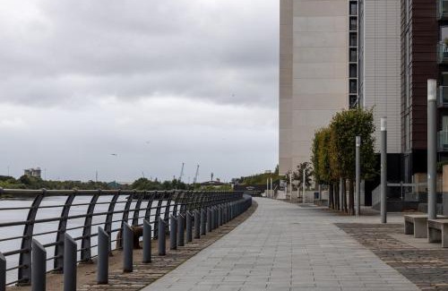 North West Apartment | Meadowside Quay 2BR Luxurious Apartment
