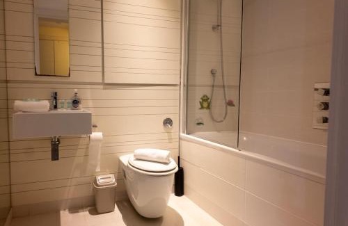 North West Apartment | Meadowside Quay 2BR Luxurious Apartment