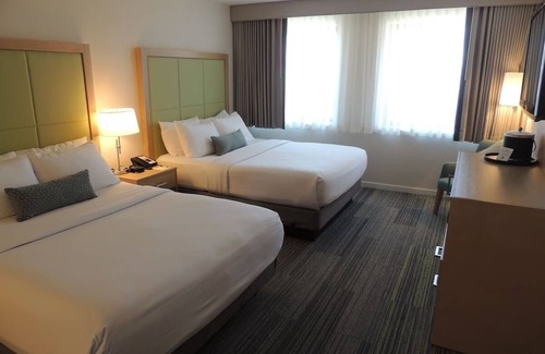 Medical Center Area Hotel | Medical Hub Lodging with Allergy-Free Rooms & Business Center - Parking