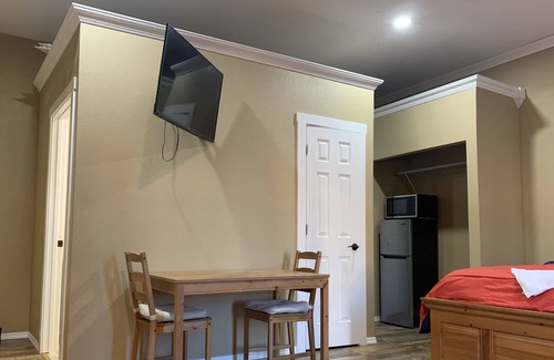 Eastside House | Medina Royalty Services we are Here to Give Excellent Experiences, Pet Friendly