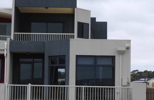 South Bunbury House | Medium term furnished Townhouse right on the beach