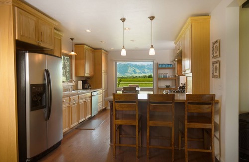 Bozeman House | Meet Me in Montana! Great for Family Reunions and Wedding Parties