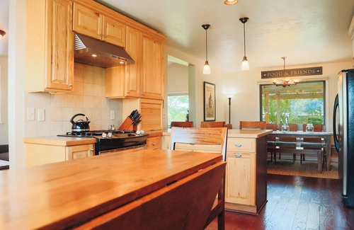 Bozeman House | Meet Me in Montana! Great for Family Reunions and Wedding Parties