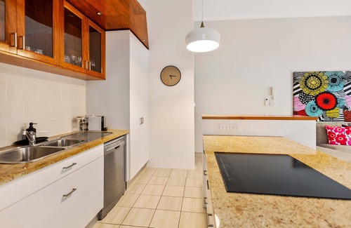 Yorkeys Knob Apartment | Melaleuca Hideaway - Beach Pool Free Parking