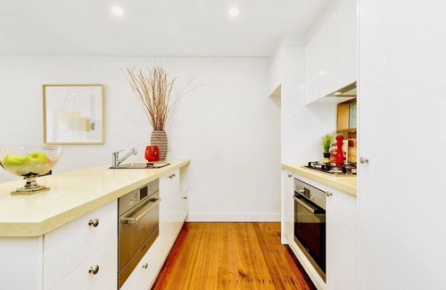 Hawthorn House | Melbourne: Air-conditioned, balcony, garden. Close to Rod Laver Arena and MCG.