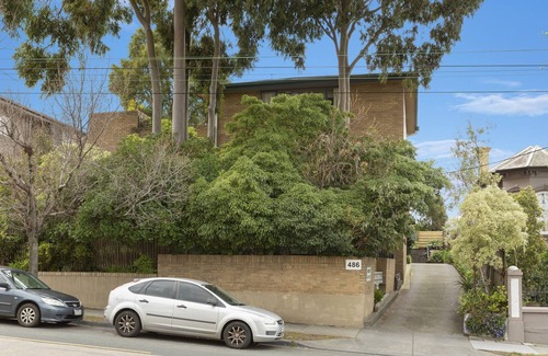 Hawthorn House | Melbourne: Air-conditioned, balcony, garden. Close to Rod Laver Arena and MCG.