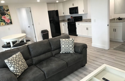 Sunny Point Apartment | Melbourne Waterfront 2 Bed 1 Bath - Incredible View