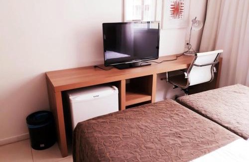 Jacarepagua Apartment | MELHOR Localização na Barra da Tijuca- Apartamento com Ar, wifi, microondas