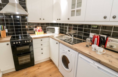 Garndolbenmaen Cottage | MELIN NEWYDD, pet friendly, character holiday cottage in Porthmadog