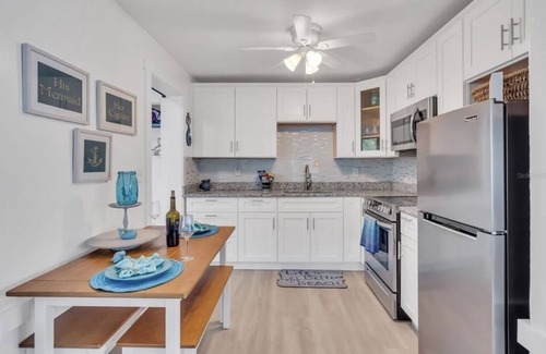 Gulfport Cottage | Mellow Mermaid at Beach Relaxmore - 110 yards to the bay beach!