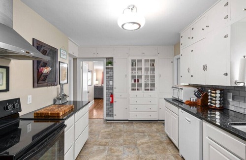 Clarksville House | Memories on Madison | Entire Home w/Game Room & Outdoor Fire Pit (102 Madison Ter)