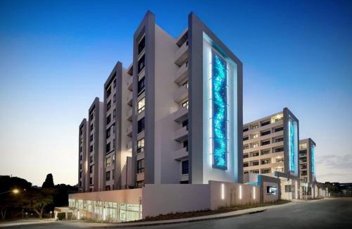 Pretoria Apartment | MENLYN-Entire luxury 2-bedroom en-suite apartment at Regency Hotel