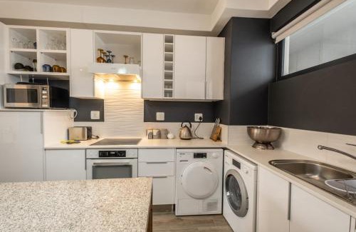 Pretoria Apartment | MENLYN-Entire luxury 2-bedroom en-suite apartment at Regency Hotel