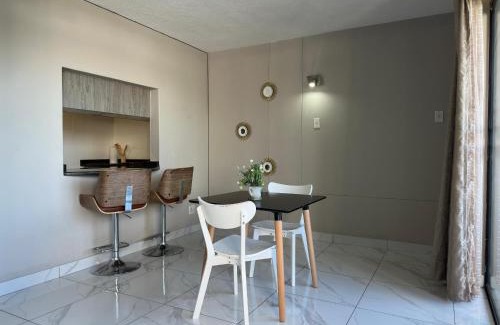 Menlyn Apartment | Menlyn Place Unit 103