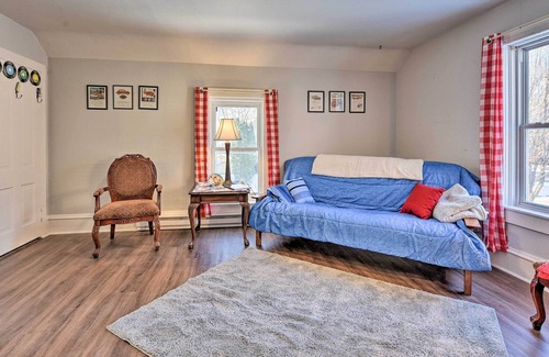 Menomonie Apartment | Menomonie Apartment: Walk to Lake Monomin!