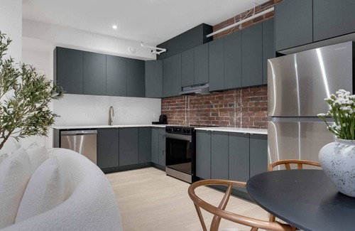 International District Apartment | Mercer-2 Bedrooms 2bath- Free parking
