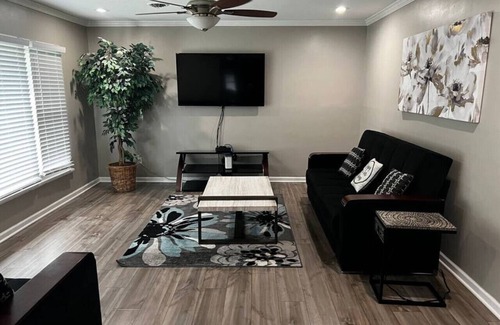 Newark Apartment | Mercer Drive · Modern 3-bedroom ranch house.