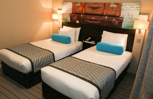 Pinkwell Hotel | Mercure London Heathrow Hotel
