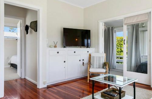 Taupo House | Mere Cottage