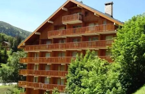 Meribel Centre Apartment | Meribel Chalet - Beautiful 6 room apartment for 10 people in the center of Méribel close to shops and ski slopes