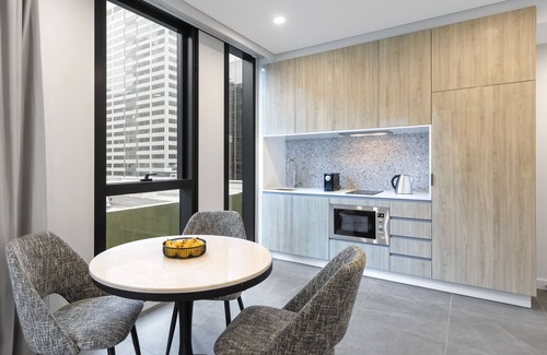 Melbourne Central Business District Apartment | Meriton Suites Melbourne