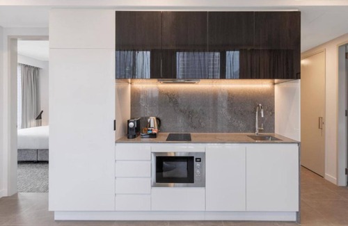 Melbourne Central Business District Apartment | Meriton Suites Melbourne