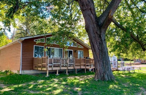 Prince Edward Ski Chalet | Merland Park Cottages - Mikey Bigfish