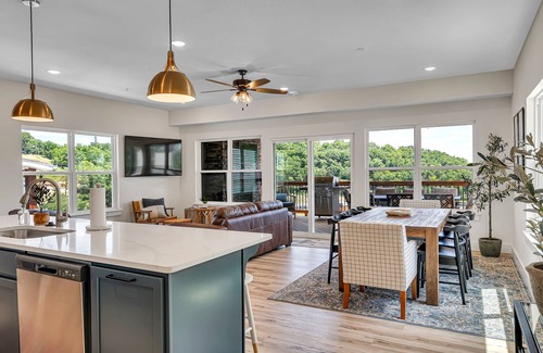Table Rock Villa | Merlot Mountain 6 Bedroom Home by RedAwning