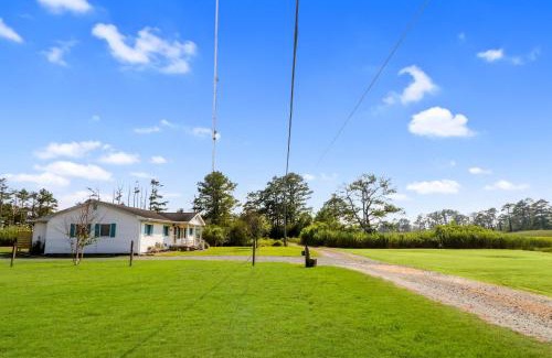 Chincoteague House | Mermaid Crossing - Pet friendly, waterfront with dock!