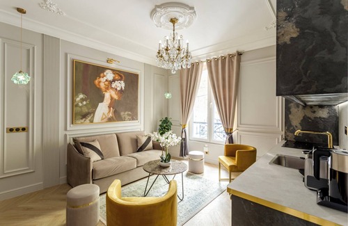 Quartier Sainte-Avoye Apartment | Merveil - Luxury Suite - Louvre - Ours II