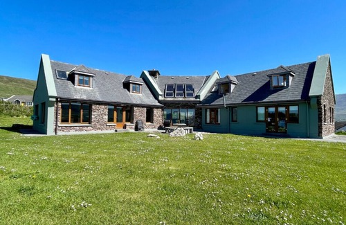 Bothar Bui House | Mesmerizing Ocean Drama - 5 Bedroom Oceanfront Home with Stunning Panoramic View