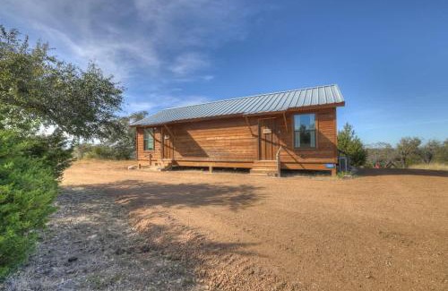 Fredericksburg House | Mesquite Cabin with Hot Tub & Hill Country Views