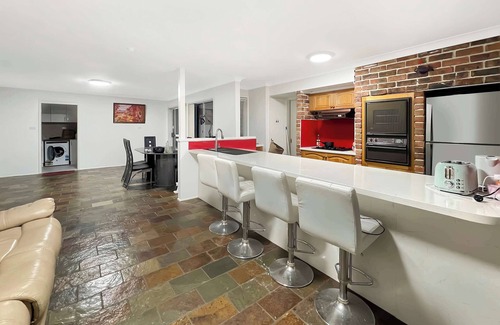 Castle Hill House | MetaWise Cozy Family Room2 in Shared Home Free Parking