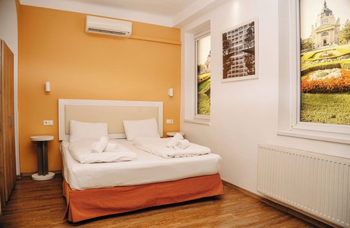 Ujlipotvaros Hotel | Metro