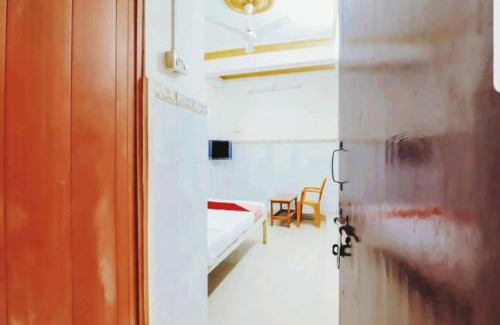 Hyderabad Hotel | Metro Lodge