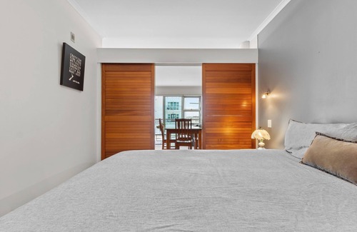 Auckland Central Business District Cottage | Metro Retreat - Auckland Central Apartment