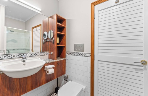 Auckland Central Business District Cottage | Metro Retreat - Auckland Central Apartment